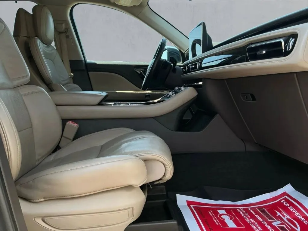 Lincoln Aviator photo 22