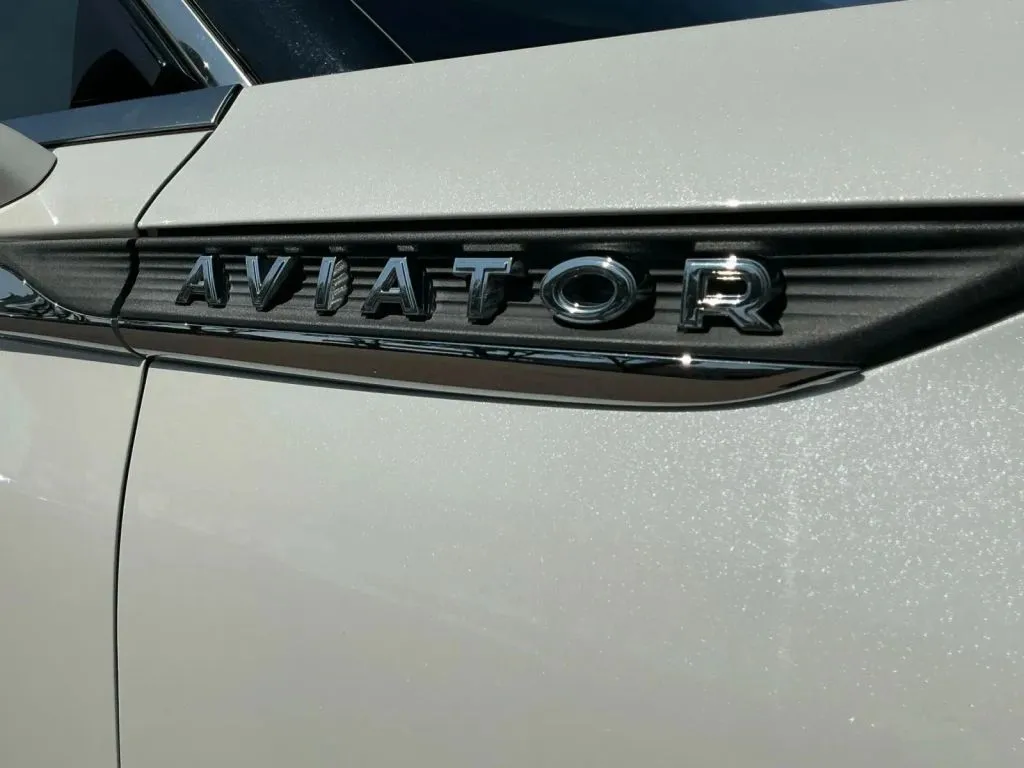 Lincoln Aviator photo 19