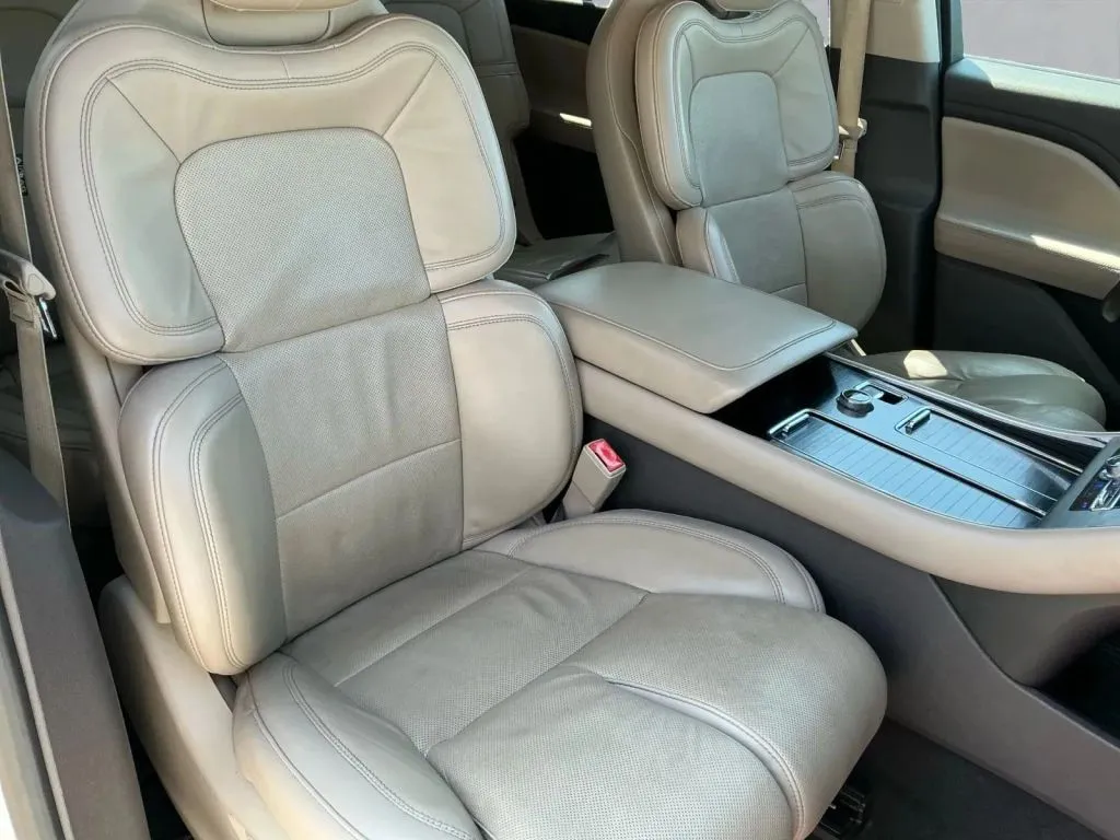 Lincoln Aviator photo 23