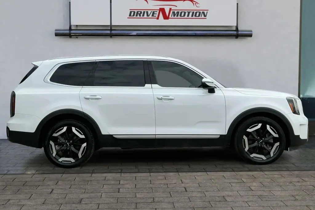 Another view of 2023 Kia Telluride EX Sport Utility 4D for sale in Thornton, CO at Drive N-Motion Thornton