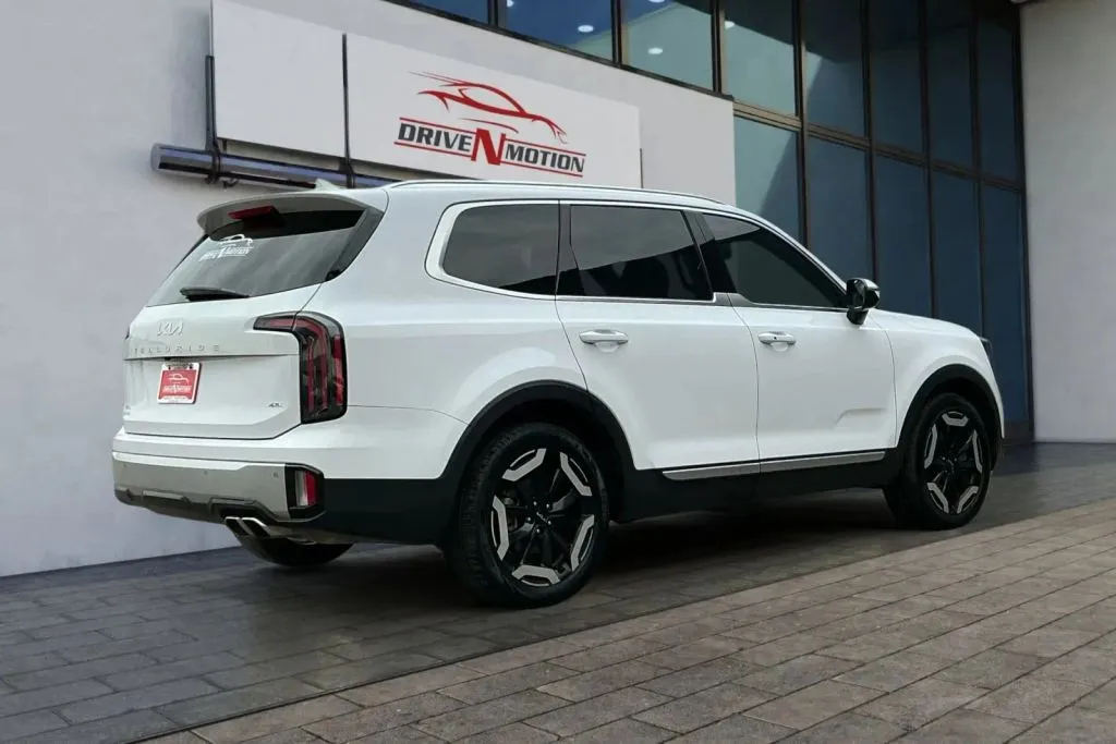 More photos of 2023 Kia Telluride EX Sport Utility 4D at Drive N-Motion Thornton, CO