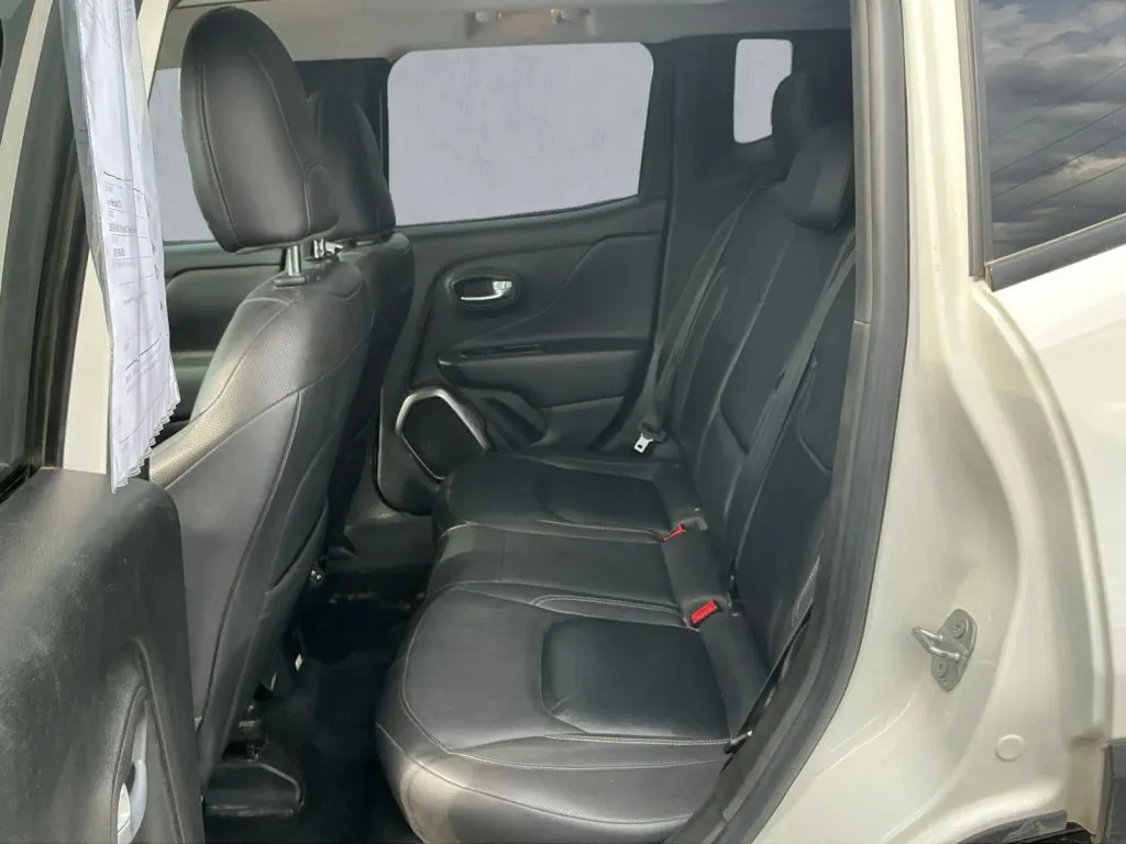 Jeep Renegade photo 12
