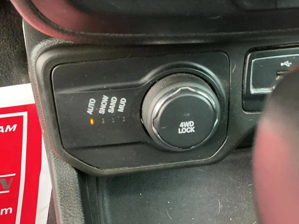 Jeep Renegade photo 32
