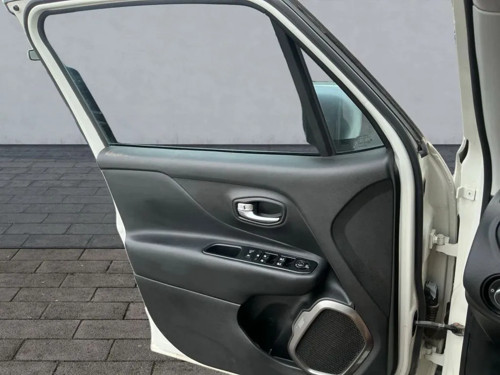 Jeep Renegade photo 8