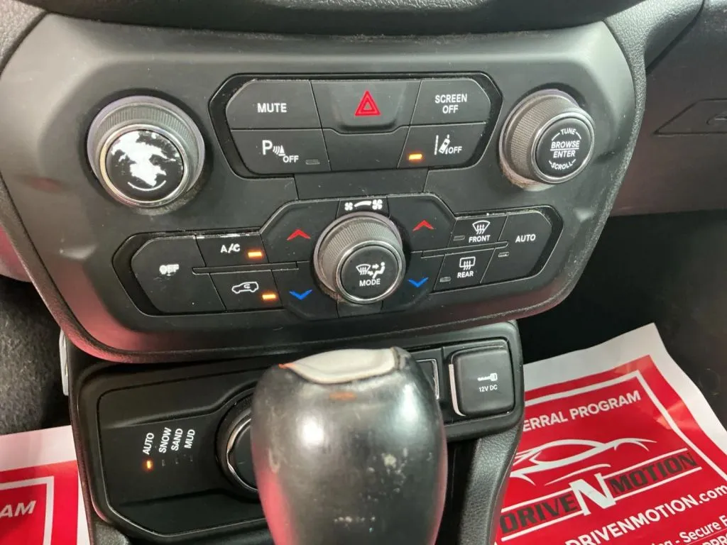 Jeep Renegade photo 30