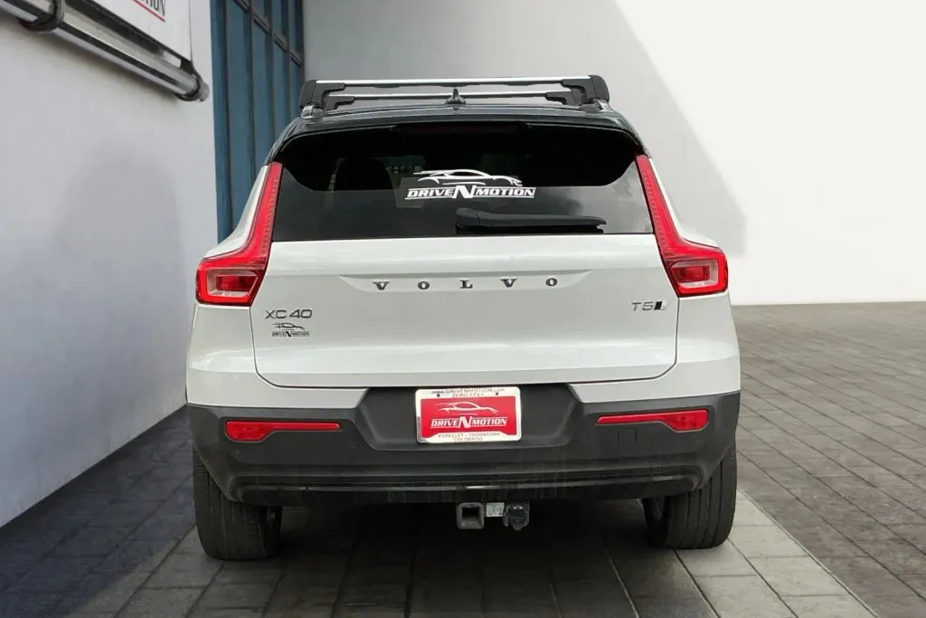 More photos of 2022 Volvo XC40 T5 R-Design Sport Utility 4D at Drive N-Motion Thornton, CO