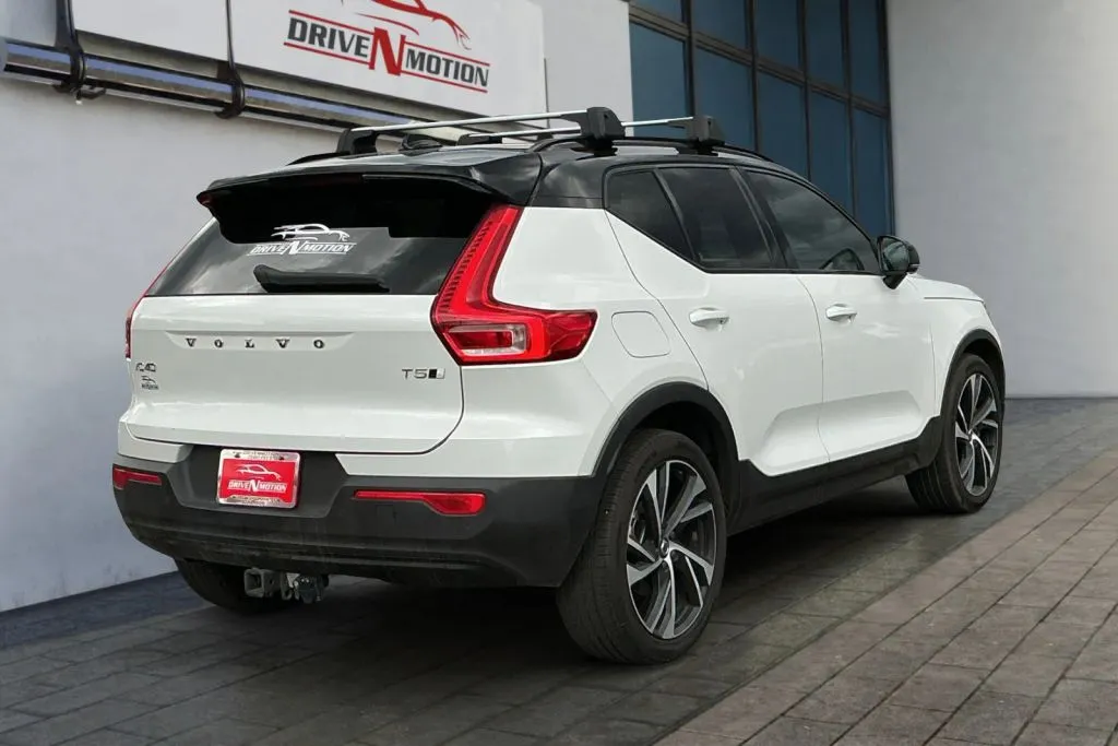 More photos of 2022 Volvo XC40 T5 R-Design Sport Utility 4D at Drive N-Motion Thornton, CO