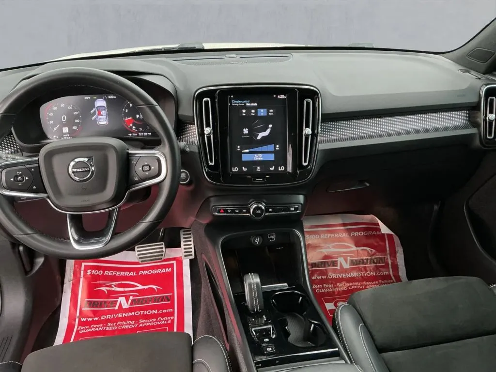 Volvo XC40 photo 16