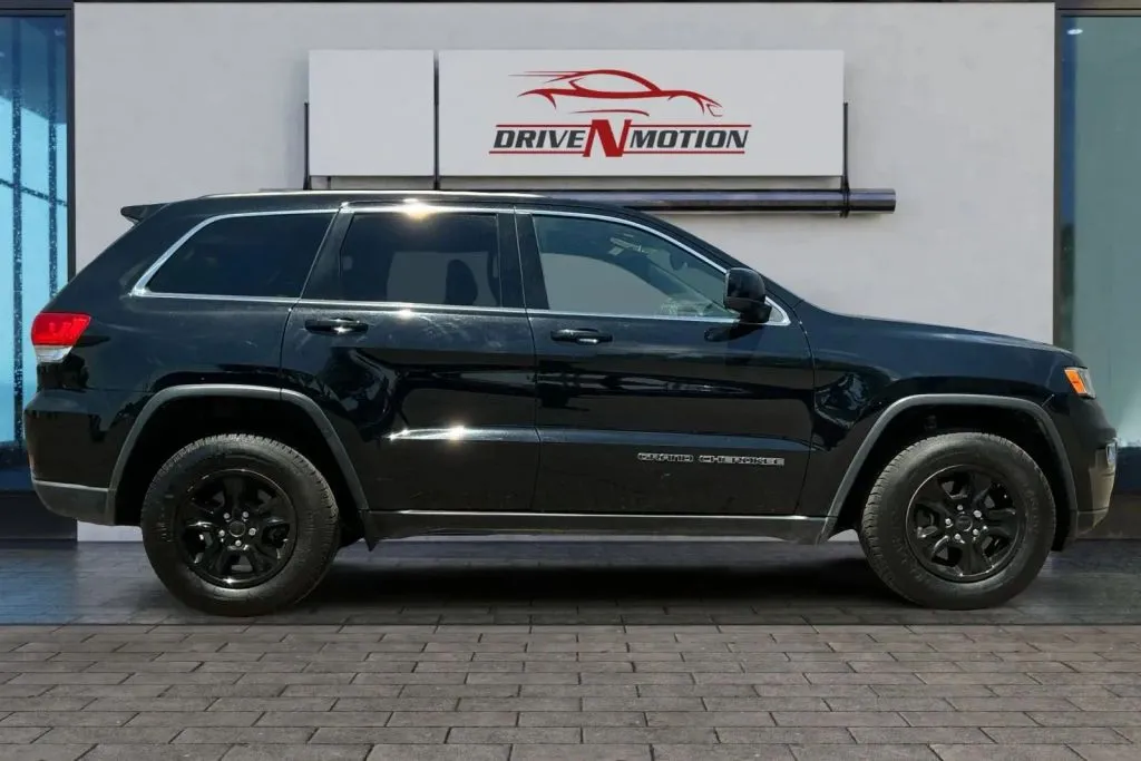 Another view of 2017 Jeep Grand Cherokee Laredo Sport Utility 4D for sale in Thornton, CO at Drive N-Motion Thornton