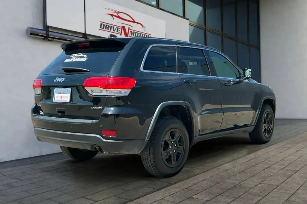 More photos of 2017 Jeep Grand Cherokee Laredo Sport Utility 4D at Drive N-Motion Thornton, CO
