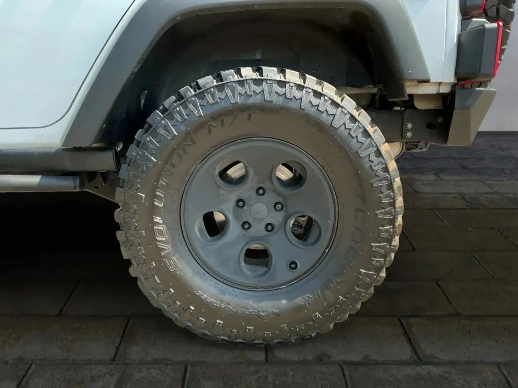 Jeep Wrangler photo 18