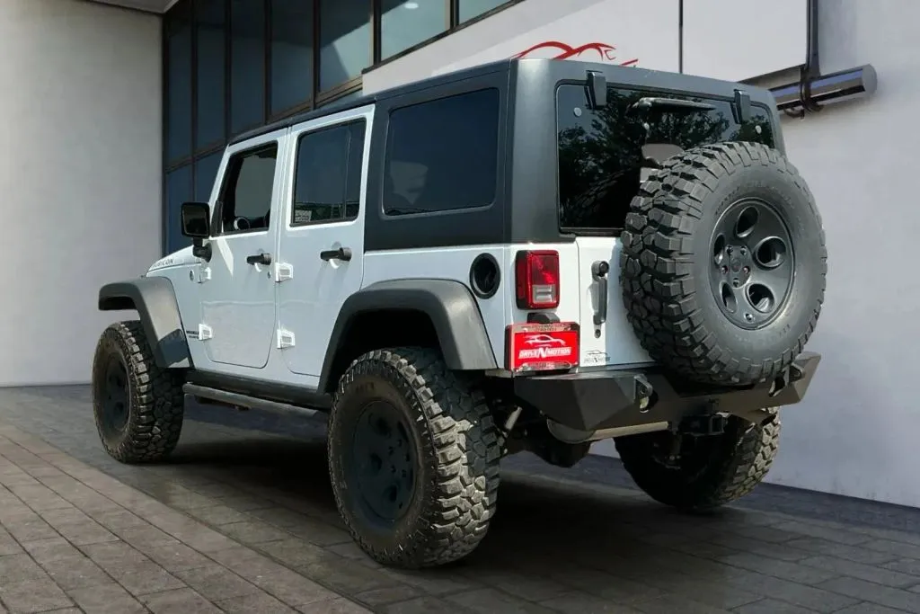 Jeep Wrangler photo 6