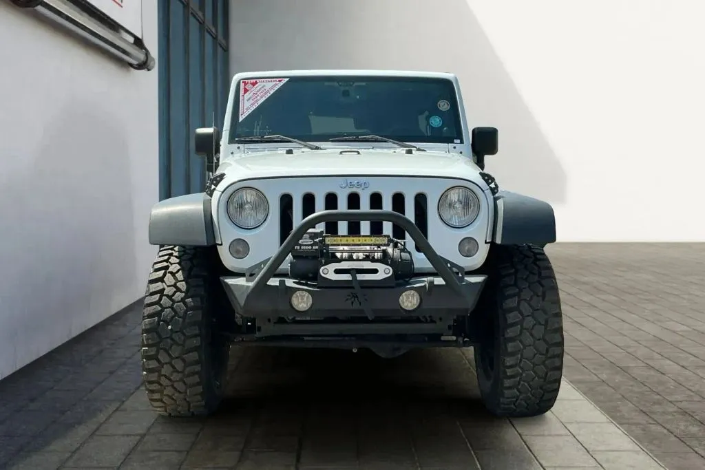 Jeep Wrangler photo 8