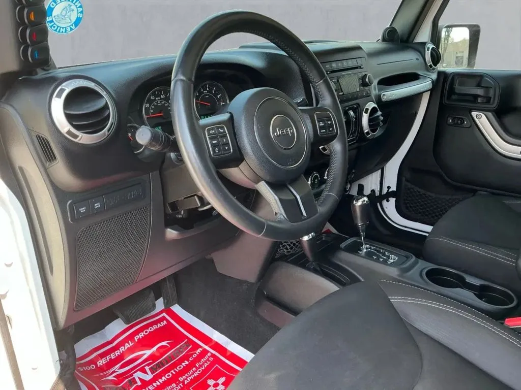 Jeep Wrangler photo 12