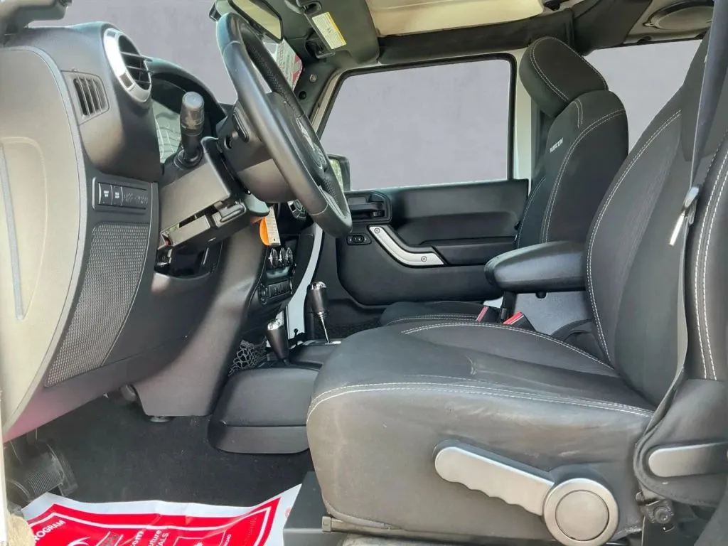 Jeep Wrangler photo 11
