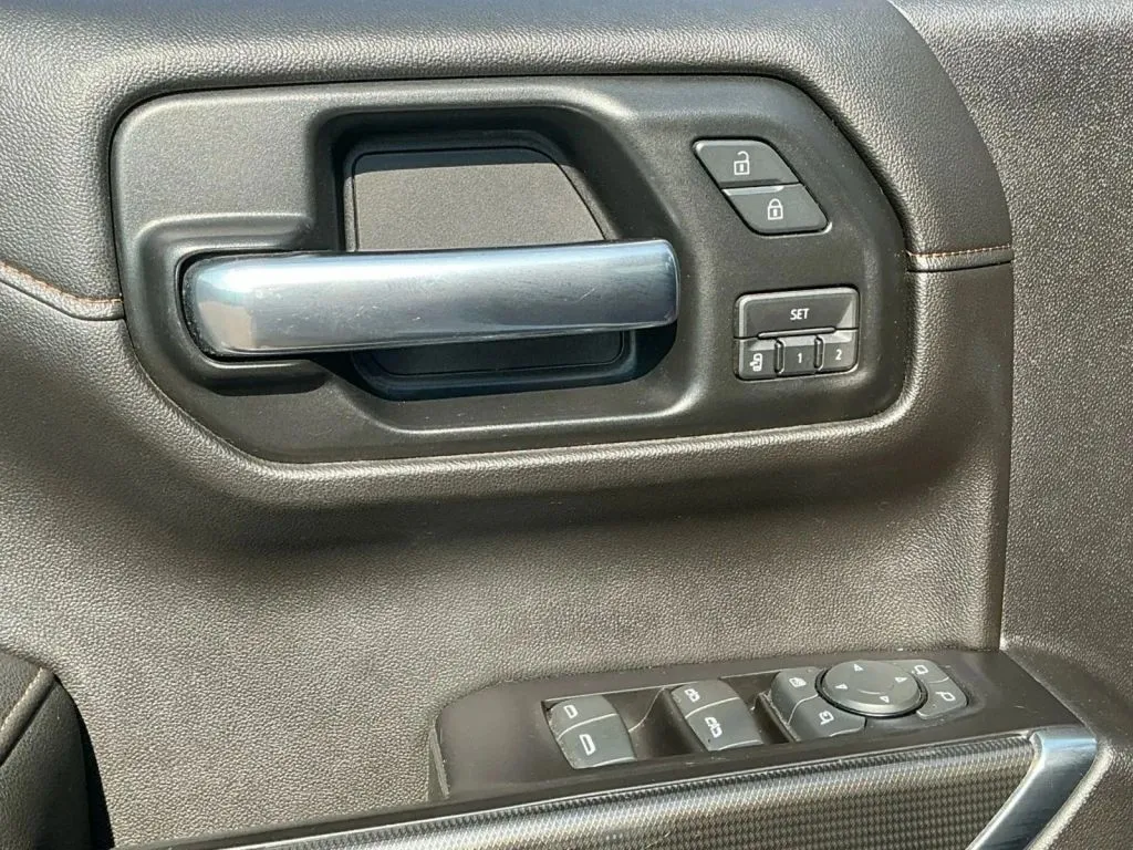 GMC Sierra photo 11