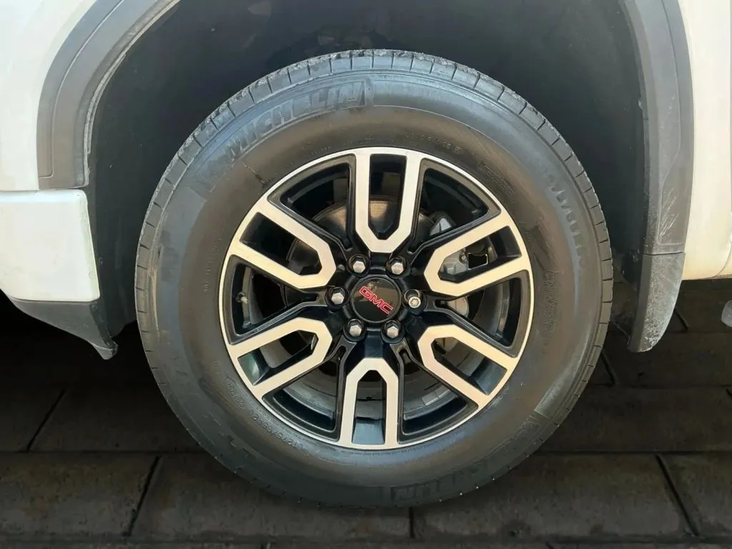 GMC Sierra photo 25