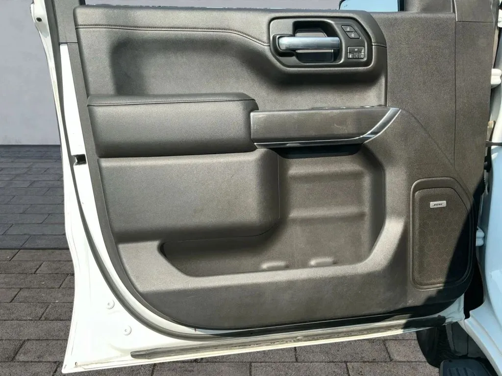 GMC Sierra photo 10