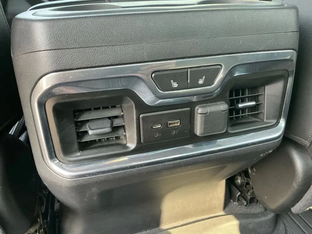 GMC Sierra photo 17