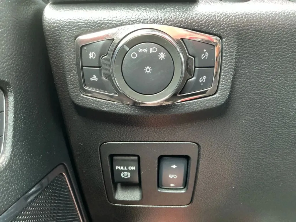 Ford F-150 photo 35