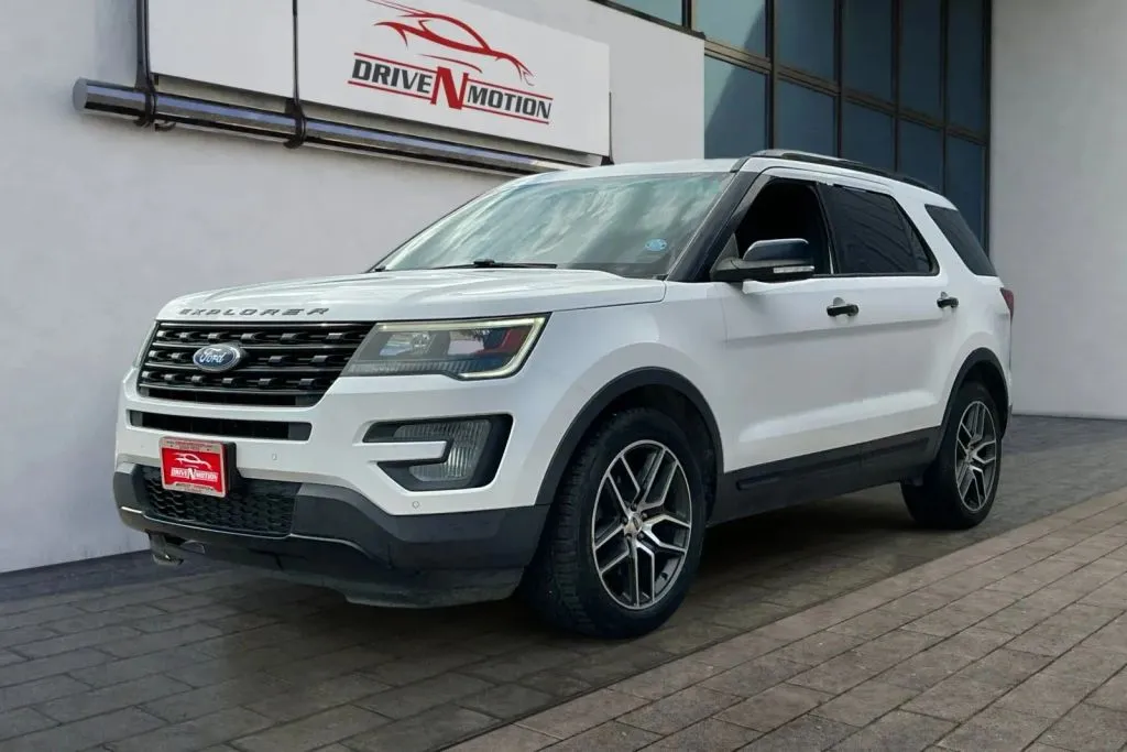 Ford Explorer photo 7