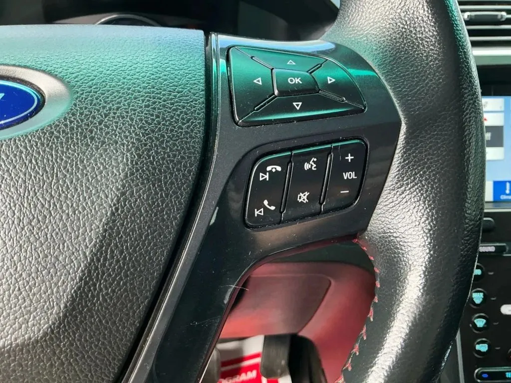 Ford Explorer photo 28