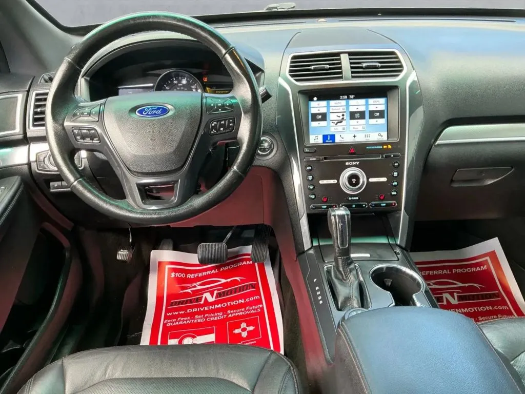Ford Explorer photo 16
