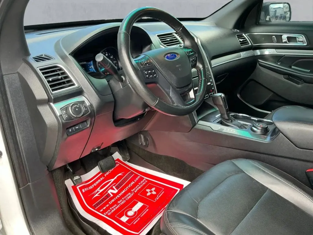 Ford Explorer photo 13