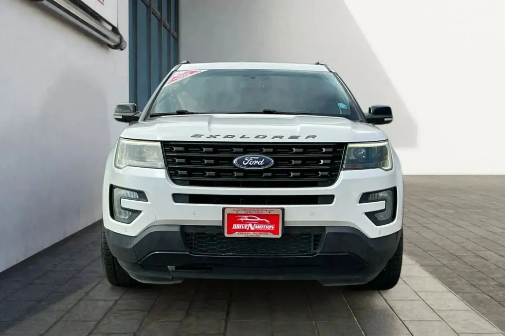 Ford Explorer photo 8