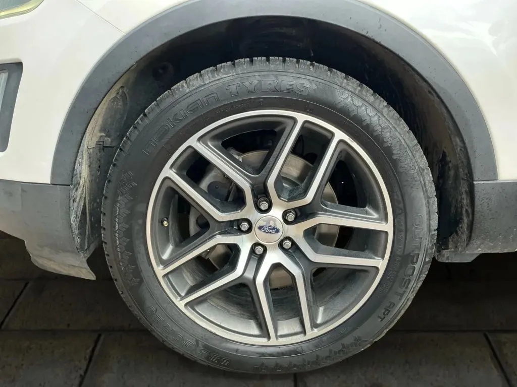 Ford Explorer photo 25