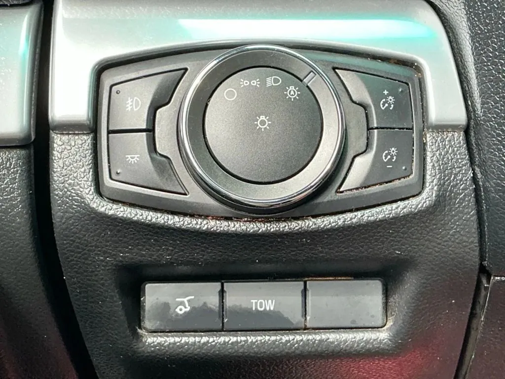 Ford Explorer photo 37