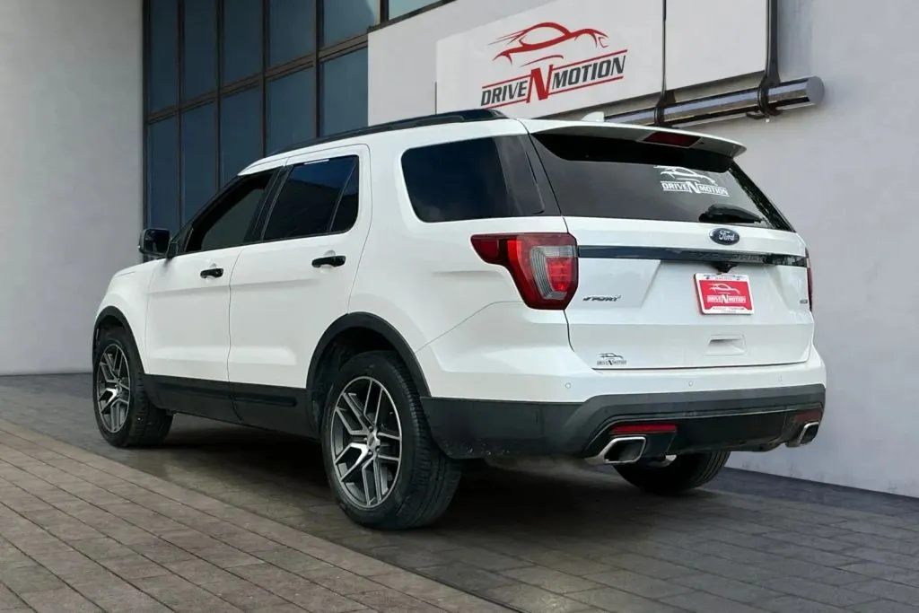 Ford Explorer photo 6
