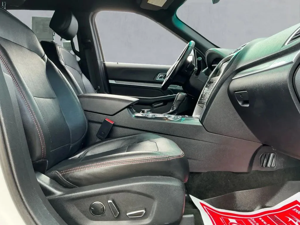 Ford Explorer photo 22