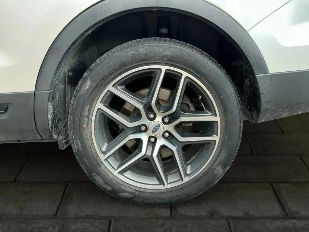 Ford Explorer photo 18
