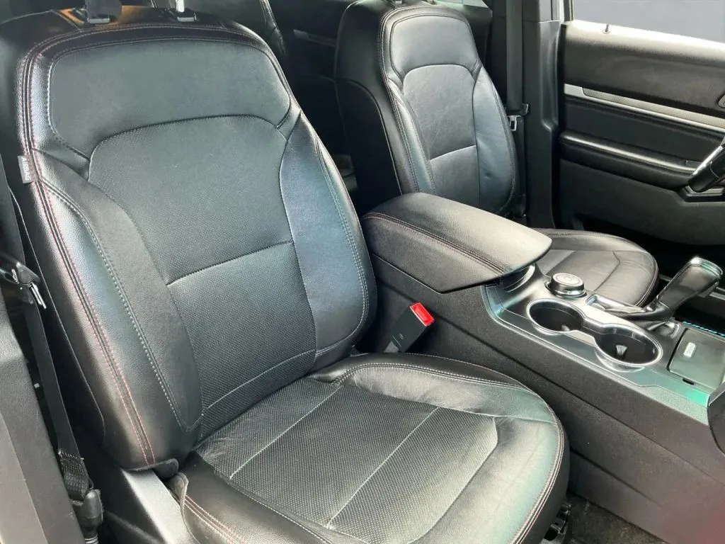 Ford Explorer photo 23