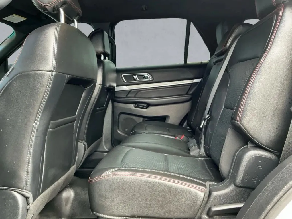 Ford Explorer photo 14