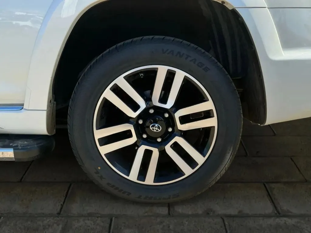 Toyota 4Runner photo 17