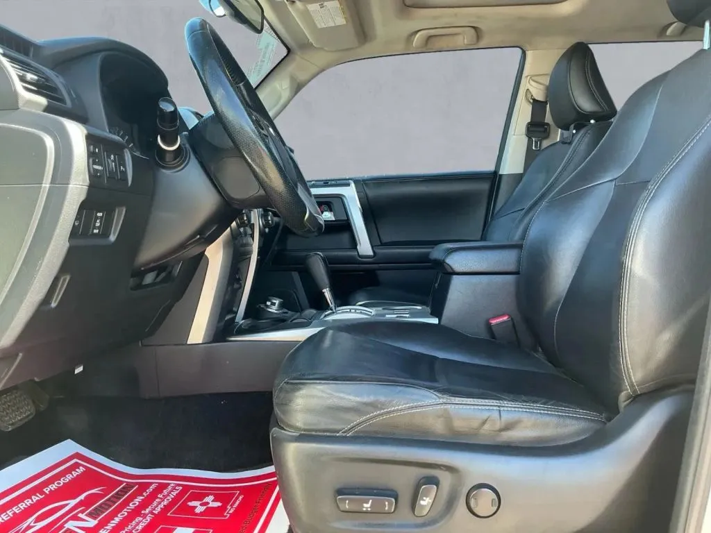 Toyota 4Runner photo 12