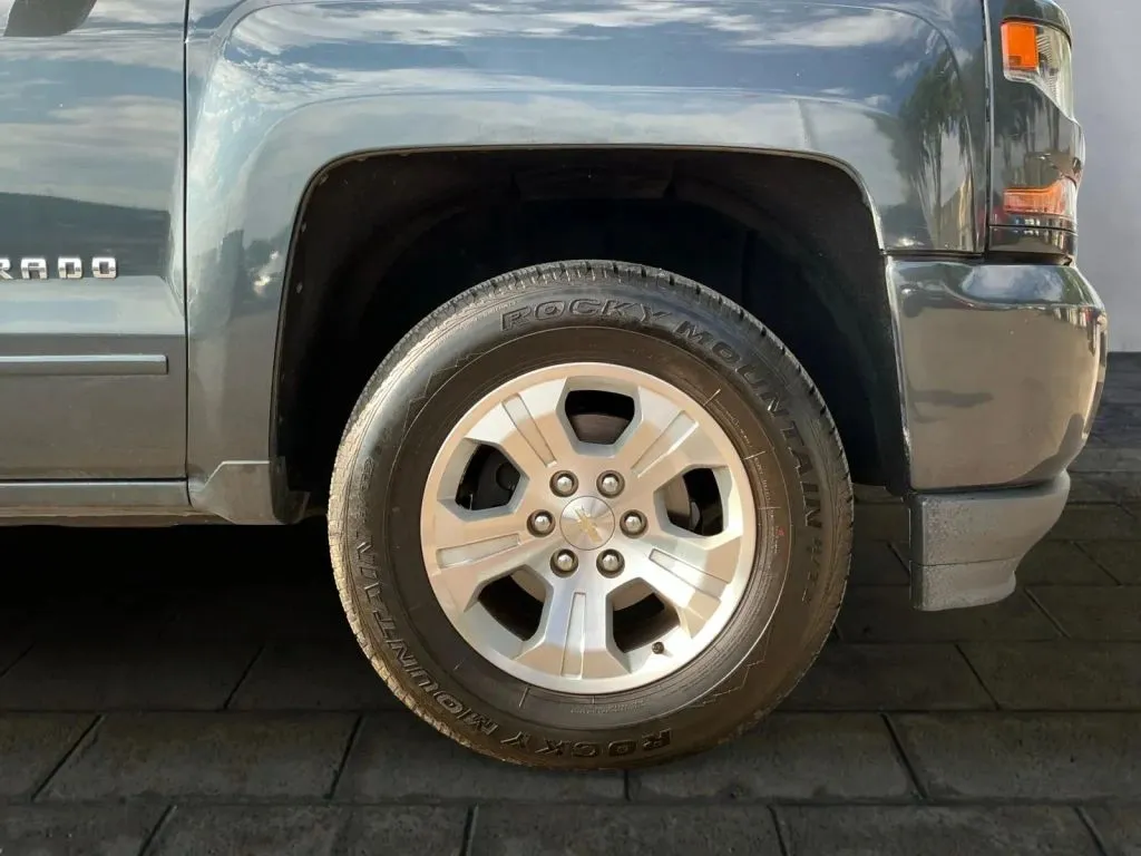 Chevrolet Silverado photo 22