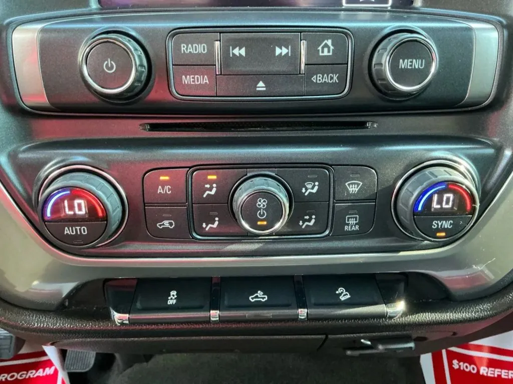 Chevrolet Silverado photo 29