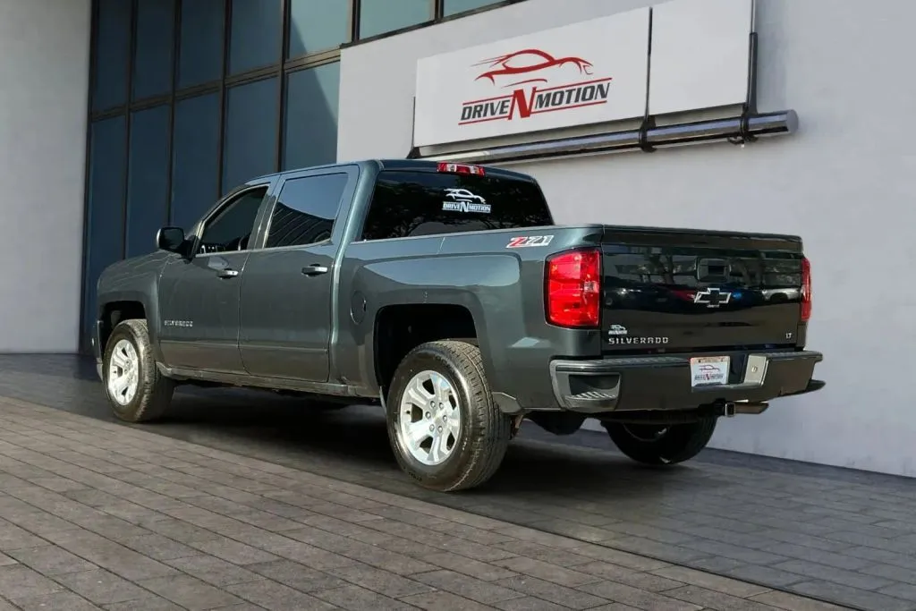 Chevrolet Silverado photo 6