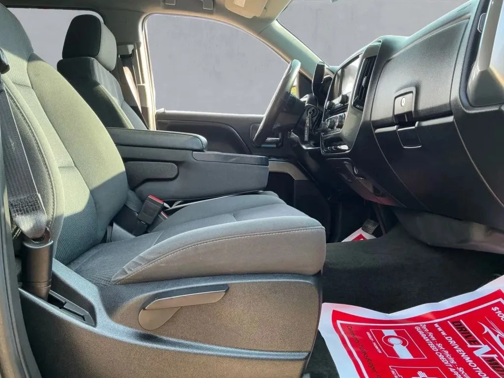 Chevrolet Silverado photo 19