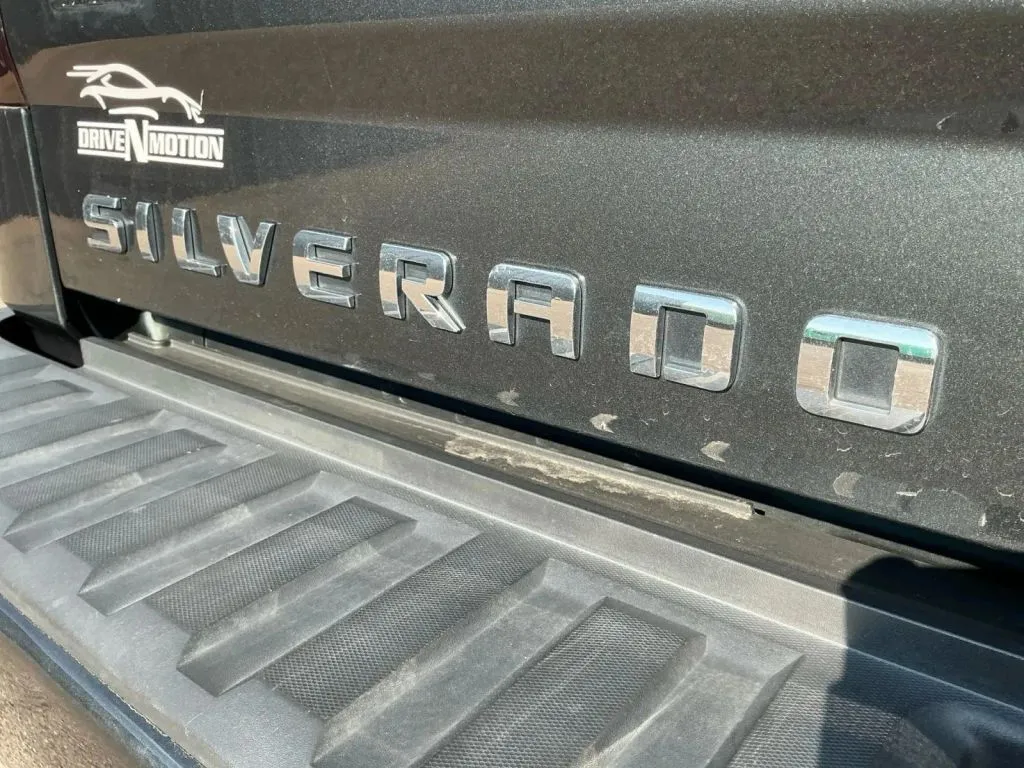 Chevrolet Silverado photo 17