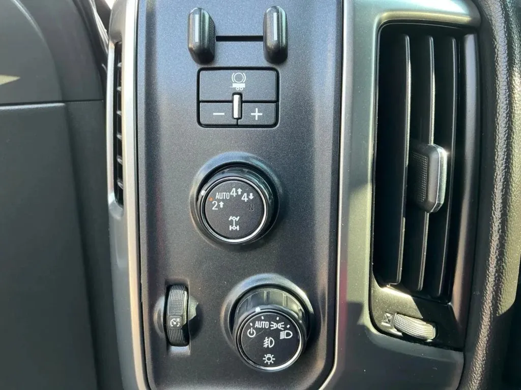 Chevrolet Silverado photo 32