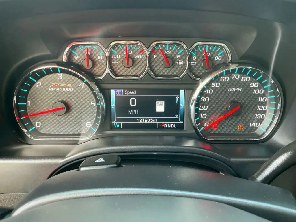 Chevrolet Silverado photo 23