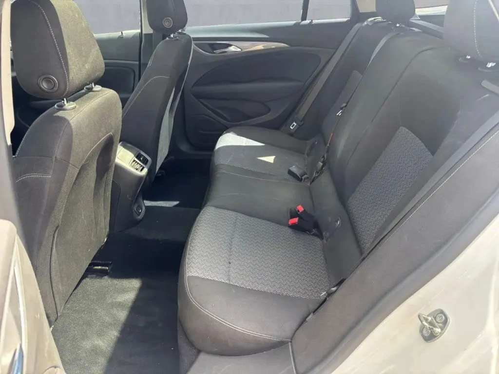 Buick Regal TourX photo 14