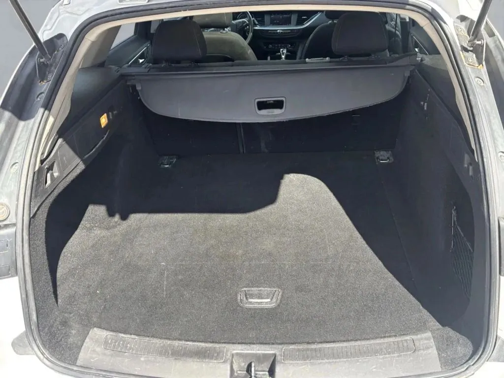 Buick Regal TourX photo 21