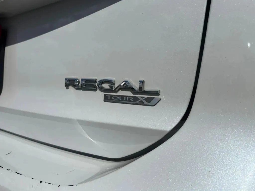 Buick Regal TourX photo 20