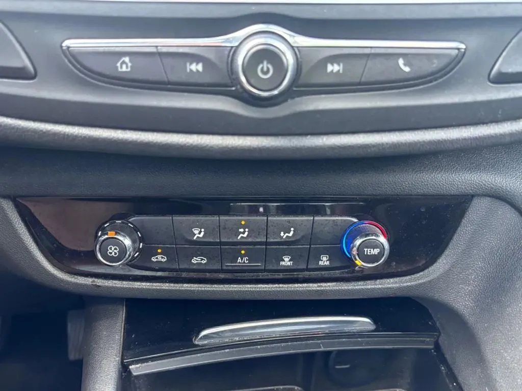 Buick Regal TourX photo 33