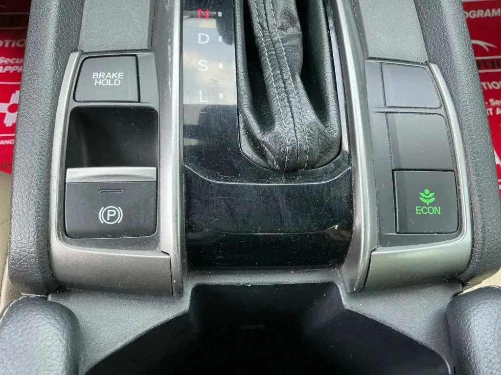 Honda Civic photo 36